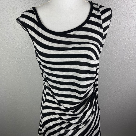 Black &‎ gray ruching top - Picture 3 of 8